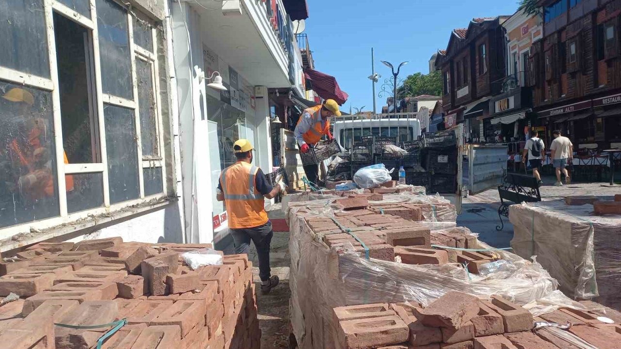 Atıl vaziyette çürümeye terkedilen tarihi çömlek ve seramikler kaldırıldı