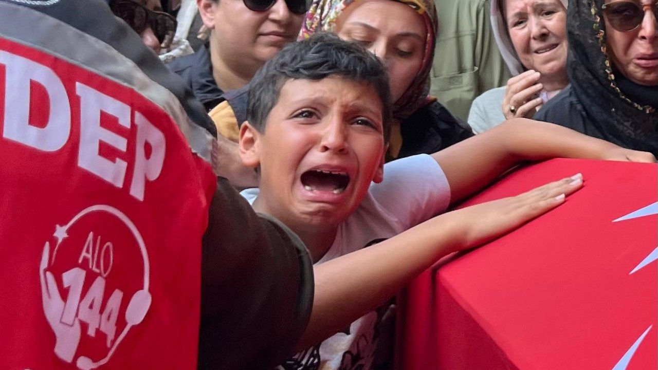 Yangın şehidinin oğlu "Baba, ben sensiz ne yapacağım?" diye feryat etti