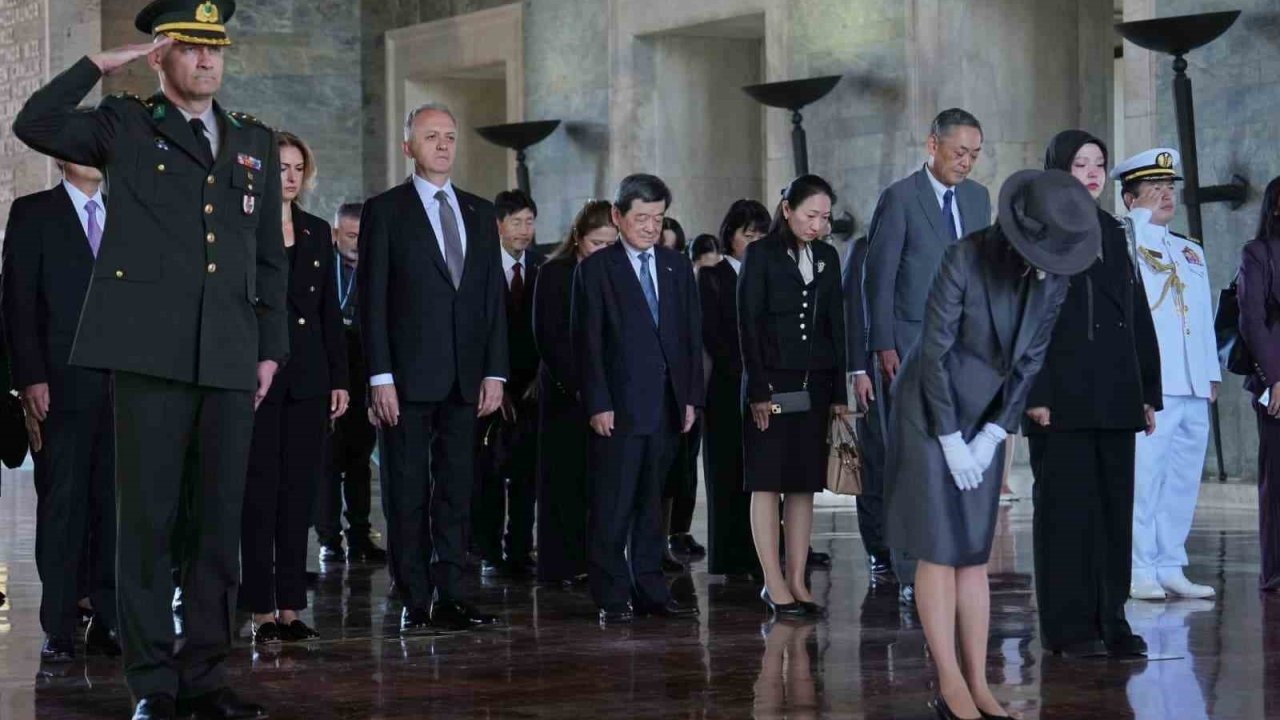 Japonya Prensesi Akiko Anıtkabir’i ziyaret etti
