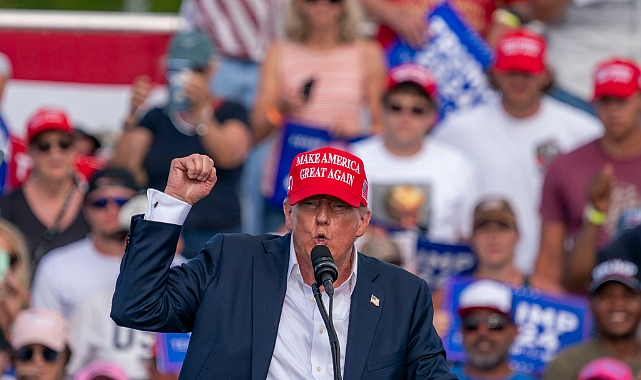 ABD Yüksek Mahkemesi, Trump’ın anayasal yetkileri dahilinde yaptığı eylemlerde “mutlak dokunulmazlığa” sahip olduğuna hükmetti