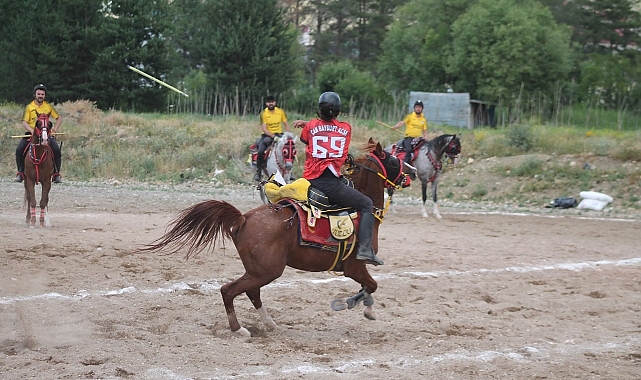 Can Bayburt Atlı Spor Kulübü fırtına olup esti