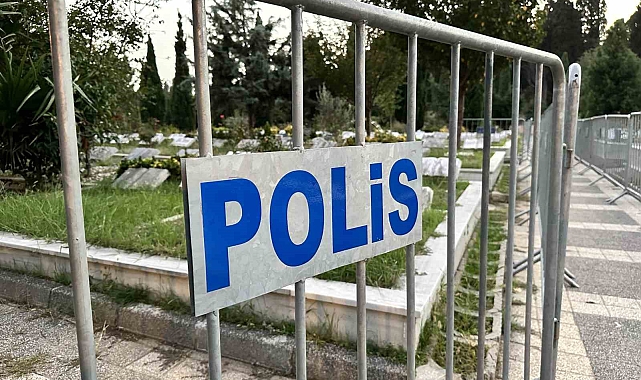 Cem Garipoğlu'nun mezarının çevresinde demir bariyerli önlem