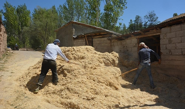 Erzincan'da çiftçiler kış için son hazırlıklarını tamamlıyor