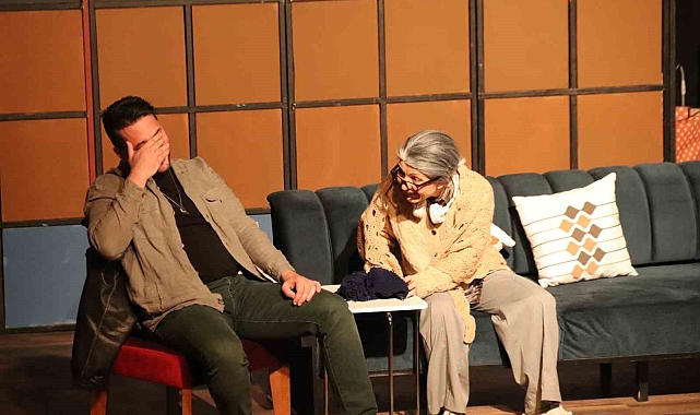 Alzheimer hastalığı tiyatroya uyarlandı