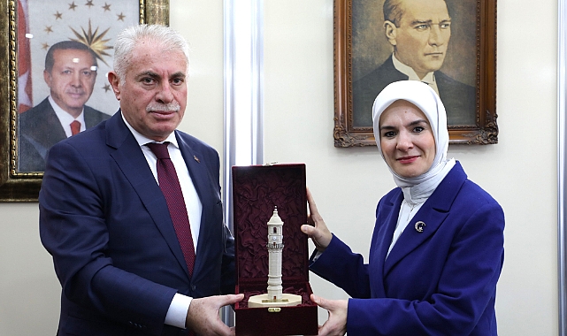 Bakan Göktaş, belediyeyi ziyaret etti