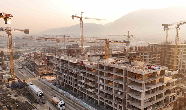 Bakan Kurum: "Asrın inşasına 7/24 tam gaz devam"
