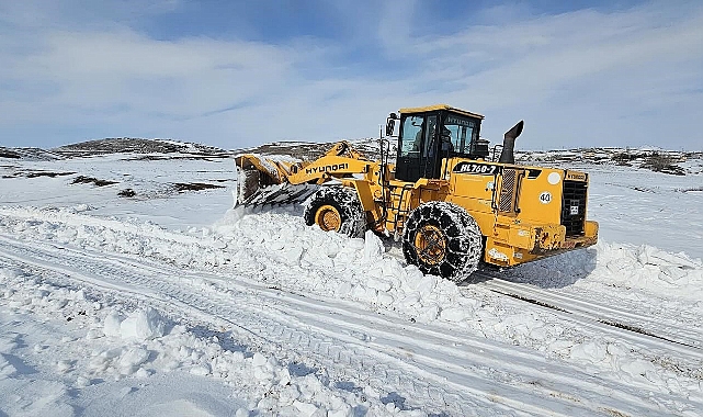 Demirözü ve Aydıntepe'de kar temizliği