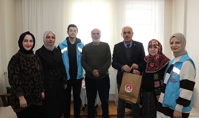Evlilikte 25'inci yılını dolduran aileler ziyaret edildi