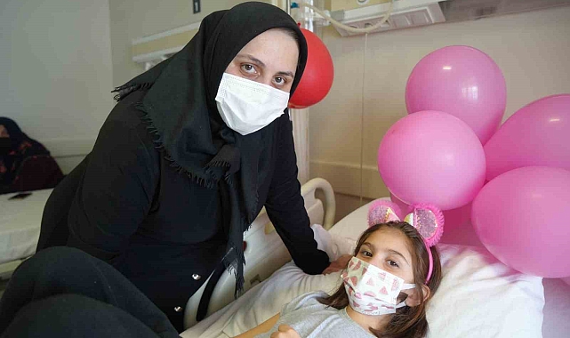 Fedakar anne, 8 yaşındaki kızına böbreğini verdi