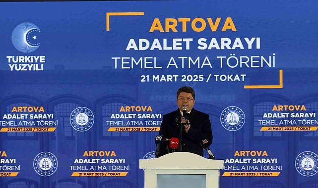 Bakan Tunç: "Suç şebekeleriyle ve yolsuzlukla mücadele eden bir yargı istemiyorlar"