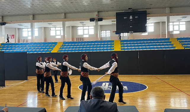 Bayburt Ortaokulu Halk oyunları ekibi Türkiye finallerinde