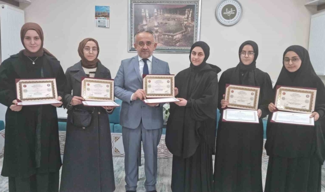 Bayburt'ta hafızlar belgelerine kavuştu