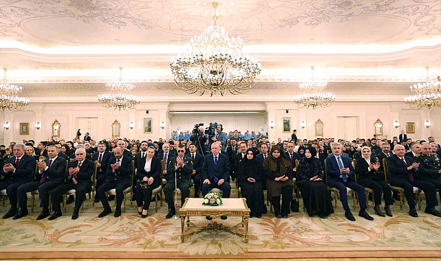 Cumhurbaşkanı Erdoğan: "Hiçbir silah vatan sevgisine, millet sevgisine galip gelemez"