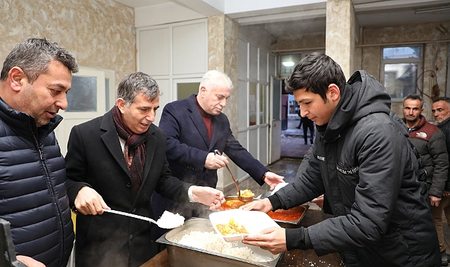 İftar çadırı misafirlerini ağırlıyor