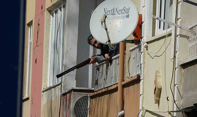 Polisle çatışıp, vurularak etkisiz hale getirilen şahsın annesine şiddet uygulayıp, rehin aldığı ortaya çıktı