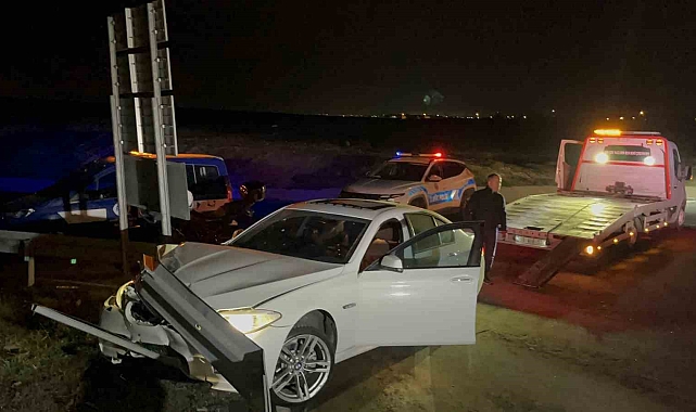 Polisten kaçarken kaza yaptı, paylaşımı dikkat çekti: "Alkollüyken araç kullanmayın, polisten kaçmayın"