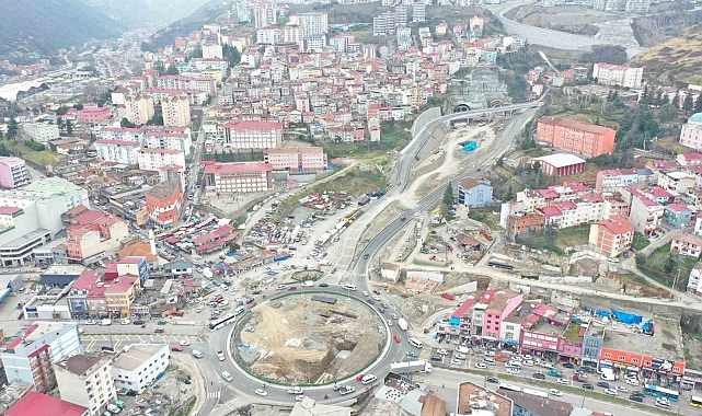 Türkiye'nin en maliyetli şehir içi yollarından Kanuni Bulvarı'nın tamamlanmasına 6 kilometre kaldı