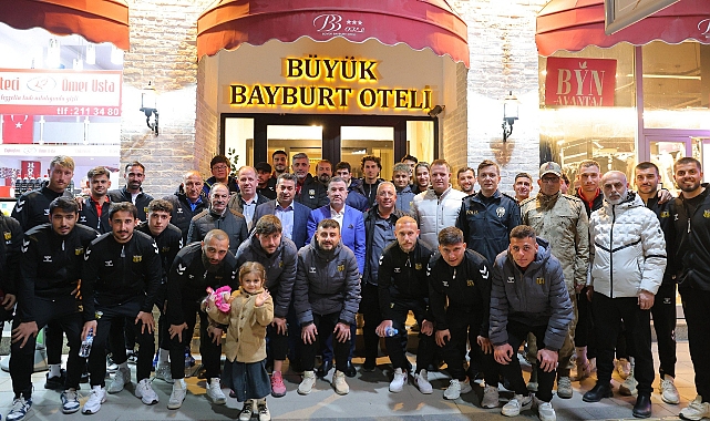 Vali Eldivan, iftar yemeğinde futbolcularla bir araya geldi