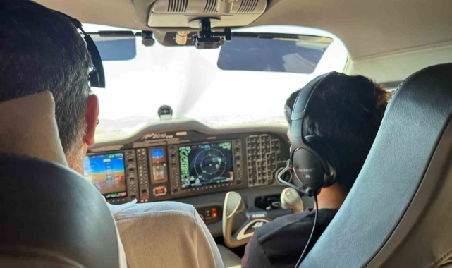 23 Nisan'da pilot koltuğuna geçen çocuklar Ankara semalarında uçtu