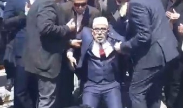 Başbuğ Türkeş'i anma programında dua eden imam bayıldı