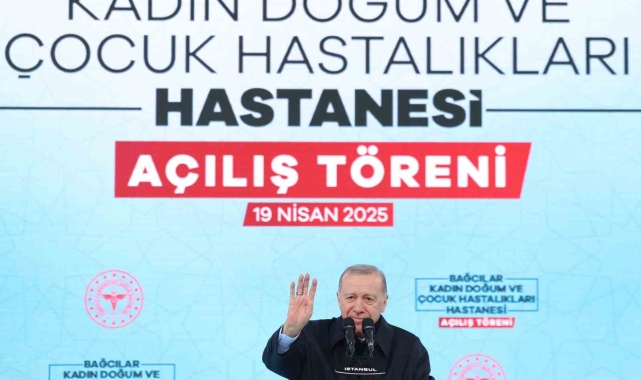 Cumhurbaşkanı Erdoğan: "Ana muhalefetin genel başkanının yüzü kızarması gerekirken sağa sola siyasi ahlak dersi vermeye kalkıyor"