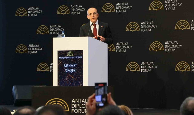 Hazine ve Maliye Bakanı Şimşek: "Enflasyon düşüyor, düşecek"