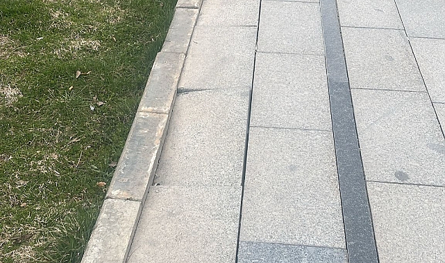 Kaldırım ve yollar bakım bekliyor