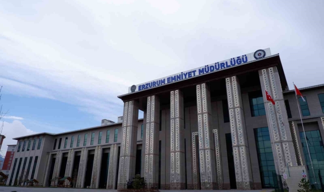 Polis kaza kurşunu ile arkadaşını yaraladı