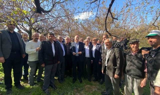 TZOB Genel Başkanı Bayraktar, Elazığ'da zirai dondan etkilenen üreticilerle bir araya geldi
