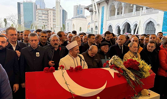 Ünlü sanatçı Volkan Konak için İstanbul'da cenaze töreni düzenlendi