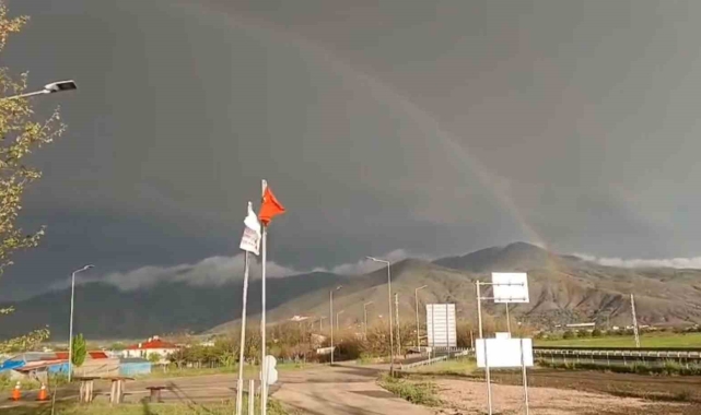 Elazığ'da gökkuşağı görenleri mest etti