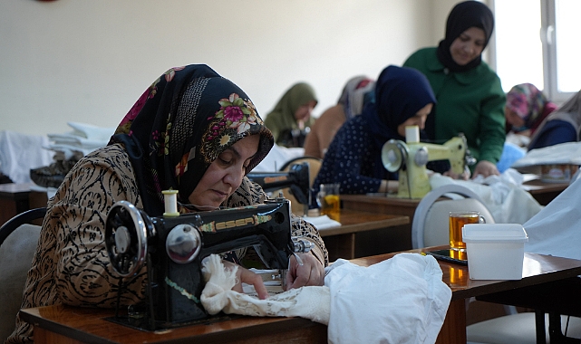 Geçmişin izlerini taşıyan ürünler antika makinelerde hayata döndürülüyor