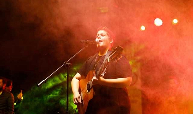 Pazar günü konser var