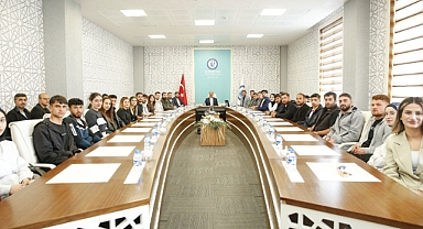Rektör Türkmen sporcularla buluştu