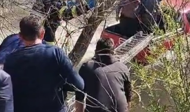 Sürücü aracıyla dereye uçtu