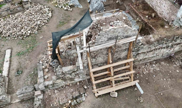 Tarihi dokuya müdahale edildi, önce beton döküldü, sonra gizlice söküldü