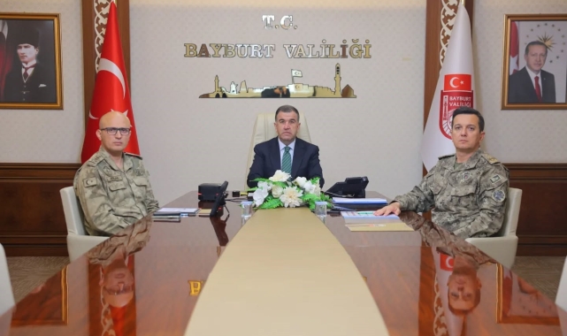 Vali Eldivan VKS üzerinden yapılan Asayiş ve Güvenlik Toplantısı'na katıldı