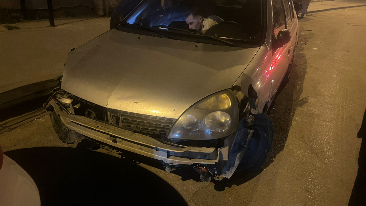 Önce araca sonra çöp konteynerine çarptı!