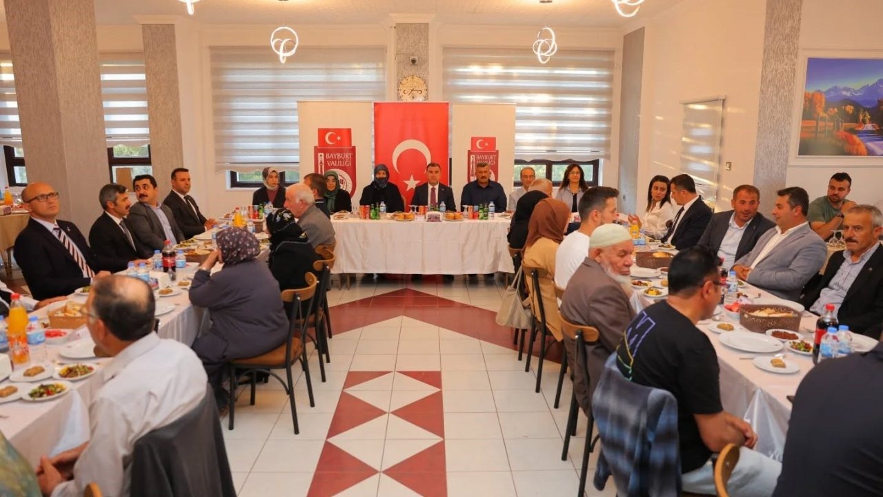 Bayburt’ta şehit aileleri ve gaziler onuruna yemek programı düzenlendi