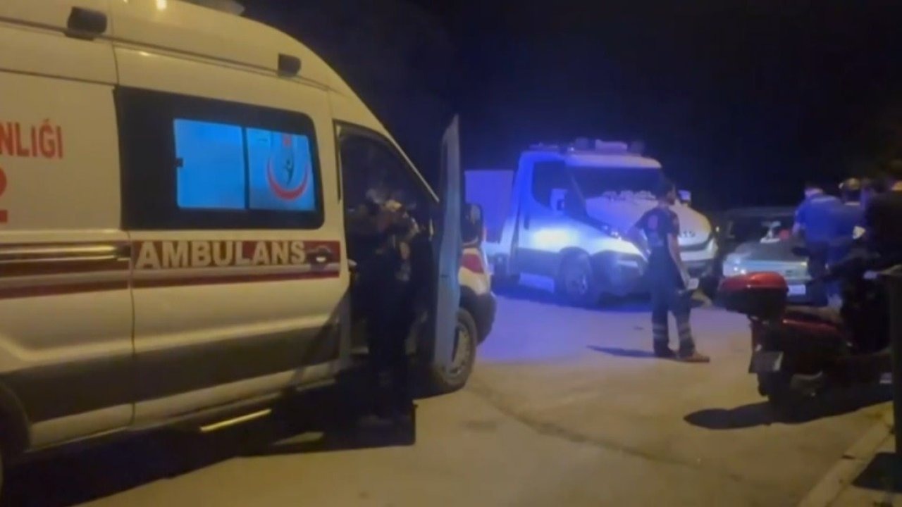 Tofaş marka otomobilin karıştığı kazada 3 kişi yaralandı