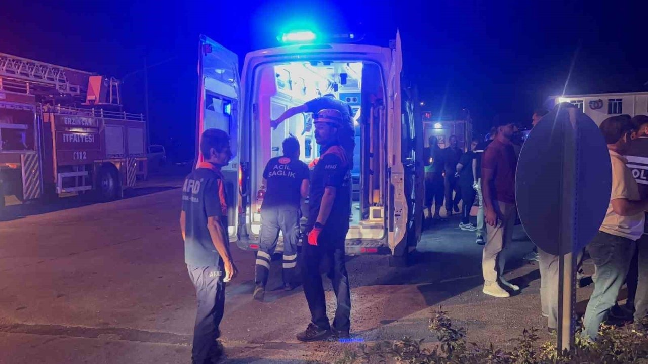 Erzincan’da zincirleme trafik kazası: 5 yaralı