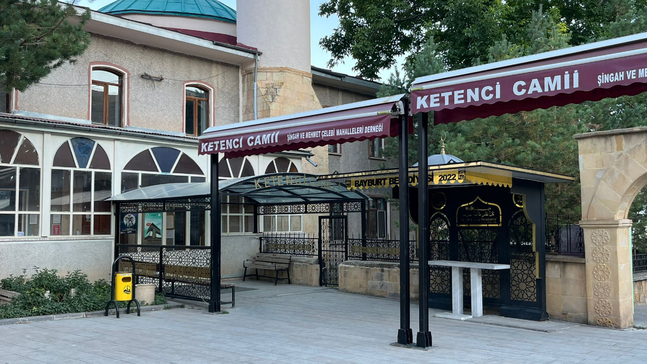 Müezzin, çareyi hoparlörden uyarmakta buldu