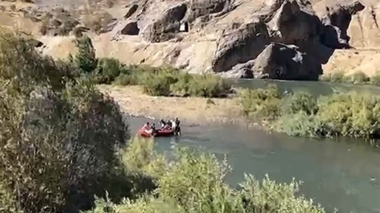 Beyhan Barajı’nda kapaklar açıldı: 4 kişi mahsur kaldı