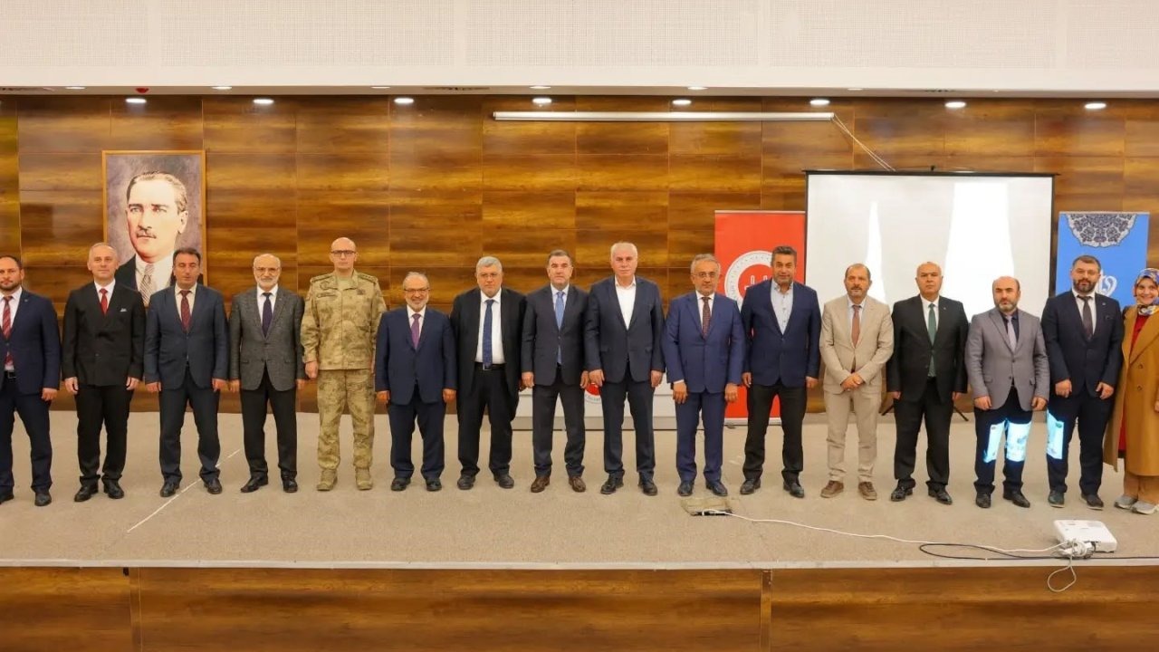 "Peygamberimiz ve Aile Ahlakı" konulu panel düzenlendi