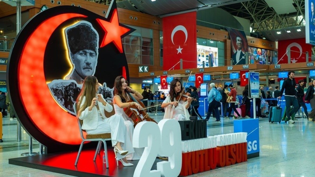 Cumhuriyet’in 102. yılı Sabiha Gökçen Havalimanı’nda coşkuyla kutlandı