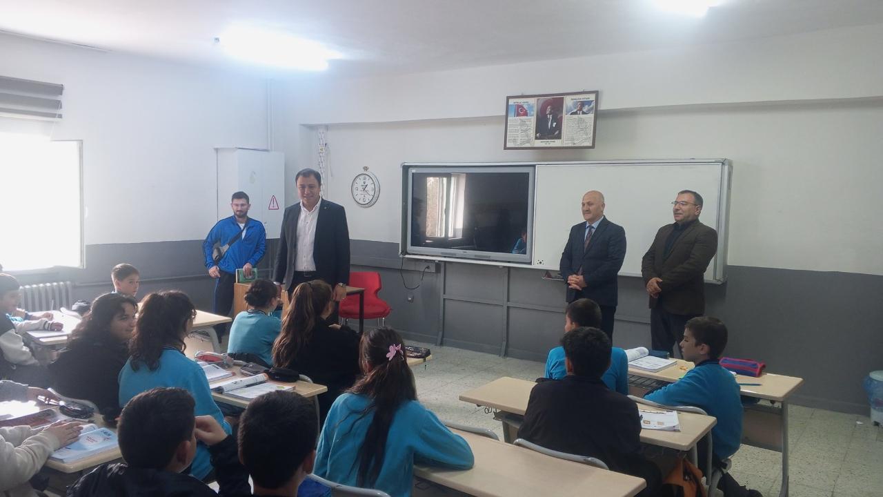 Kaymakam Bayram'dan Şehit Erdal Eraslan İ.H.O’ya ziyaret