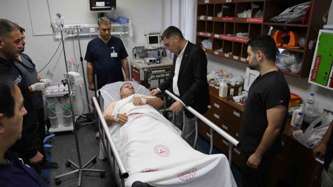 Nöbet tutan polise bıçaklı saldırı