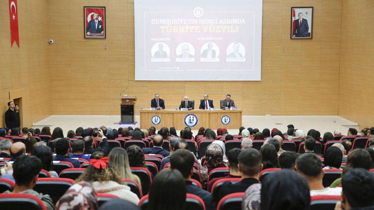 Bayburt Üniversitesi'nde "Türkiye Yüzyılı" zirvesi