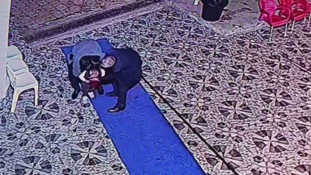 Düğünde boğazına şeker kaçan çocuk, gazetecinin "Heimlich manevrası" uygulamasıyla kurtarıldı