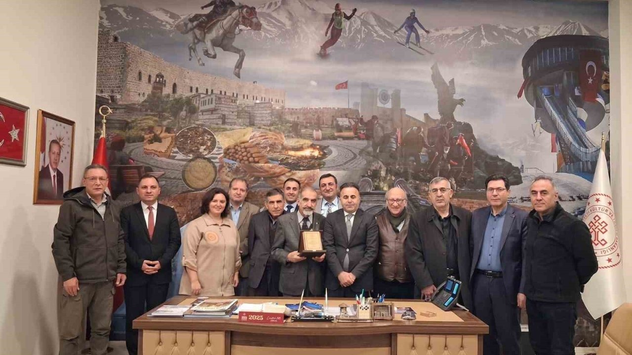 Erzurum’da halk kültürünün hafızası Muhsin Koç, 38 yılın ardından emekli oldu